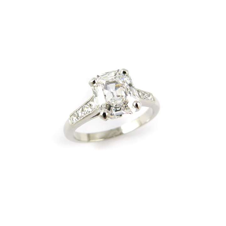 Single stone elongated-octagonal diamond ring